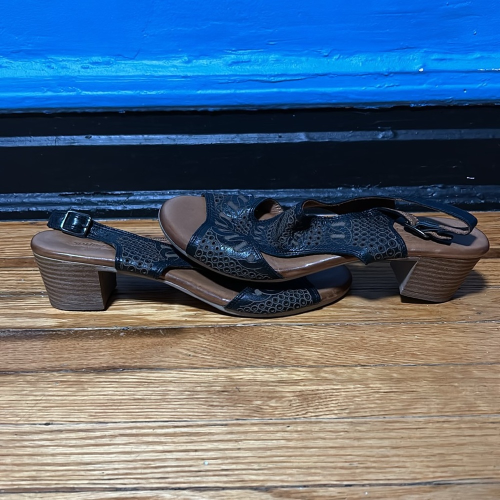 Sandals - Picture 4 of 4